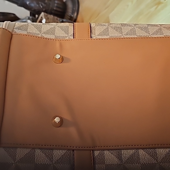 Designer Inspired Dog Travel Bag - Picture 5 of 7